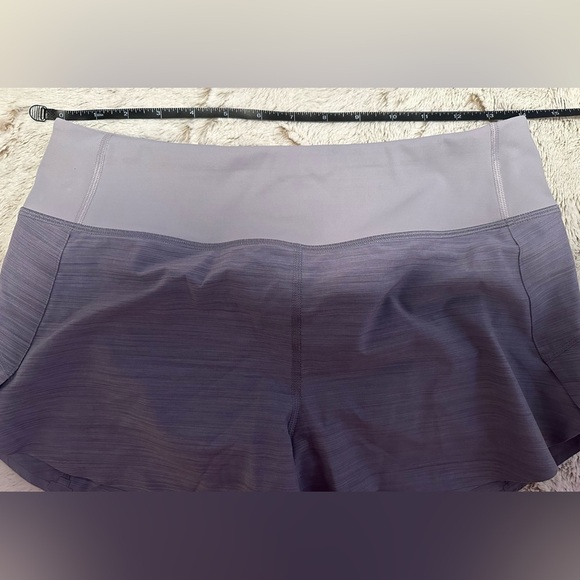 Athleta Run With It Textured 3.5" Shorts Size Small - Picture 14 of 16